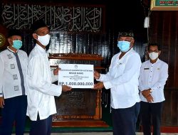 Pemkab Ketapang Salurkan Bantuan Untuk Masjid dan Ponpes
