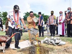Peletakan Batu Pertama Universitas Kapuas Sintang Oleh Bupati Jarot Winarno