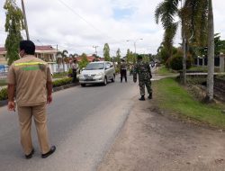 Satgas Covid-19 Sintang Rajia Masker di Jalan Raya