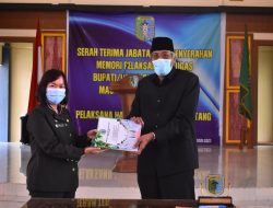 Sekda Sintang Terima Memori Jabatan Bupati