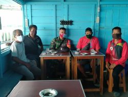 Babinsa Matan Jaya Kodim1203/ ktp lakukan Komsos di Warkop Ajak terapkan Prokes