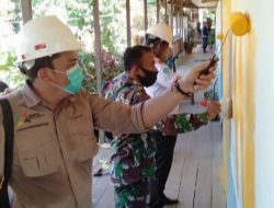Babinsa Simpang Tiga Sembelangaan Kodim 1203/ktp. Lakukan Pengecatan Sekolah