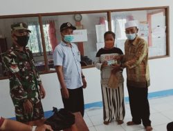 Pastikan Penyaluran BLT DD Berjalan Lancar,Babinsa Sungai Sepeti Laksanakan Pendampingan