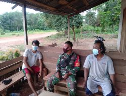 Sebarkan Informasi,Babinsa Manismata Anjangsana ke Rumah Warga