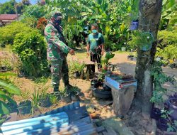 Babinsa Padu Banjar Kodim 1203/ktp. Sampaikan Prokes kepada Warga