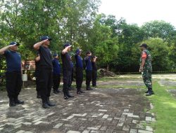 Tumbuhkan Sikap Disiplin,Babinsa Sei Awan Kanan Latihkan PBB