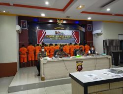 Polres Ketapang Amankan Truk Berisi Kayu Ilegal Loging