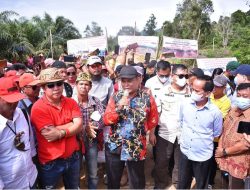 YUSTINUS & GREGORIUS BALA DATANG, BLOKIR JALAN KETUNGAU DIBUKA