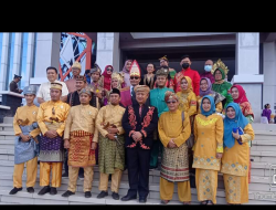 Upacara HUT Kota Ketapang Berpakaian Adat