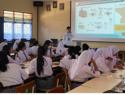 PLN UP3 Ketapang Sosialisasi ke Sekolah ttg Bijak memakai Listrik