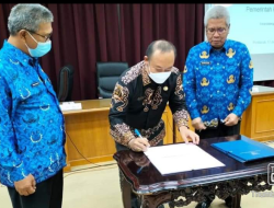 SEKDA KETAPANG SERAHKAN JALAN YANG BERSTATUS JALAN PROVINSI