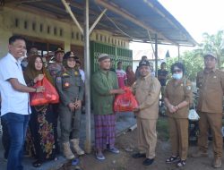 WAKIL BUPATI SINTANG KUNJUNGI KORBAN ANGIN PUTING BELIUNG