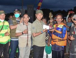 Wabup Farhan Serahkan Pemenang Kato Racing Sandai