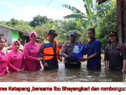 Kapolres Ketapang terjun Langsung bantu korban Banjir