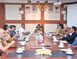 WABUP PIMPIN RAPAT KOORDINASI USULAN GELAR PAHLAWAN DAERAH PANGLIMA TENTOMAK DAN UTI USMAN