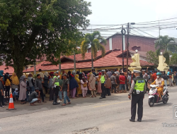 Warga Masyarakat Kec.MHS Datangi Mapolres Ketapang