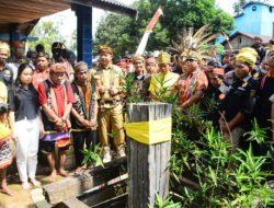 Patih Jaga Pati Alex Wilyo Renovasi Tugu Adat Perdamaian di Selakauan