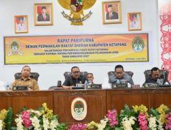 Sekda Wakili Bupati Sampaikan Raperda Pertanggungjawaban APBD  tahun 2022