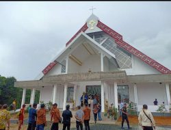 Bupati Martin Rantan Resmikan Gereja Katolik St Carolus Boromeus Tembelina