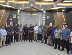 KOMISI II DPRD KETAPANG GELAR RAPAT KERJA BAHAS HAK KARYAWAN PT. SKM YANG DI PHK