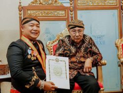 Bupati Ketapang Mendapat Gelar Kanjeng Raden Aryo (KRA) Akexander Wilyo Darmo Negoro