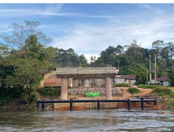 Pembangunan Jembatan Riam Jelai Hulu Jalan Terus