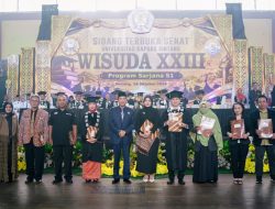 Anugrah Unka Sintang Kepada Dosen dan Karyawan